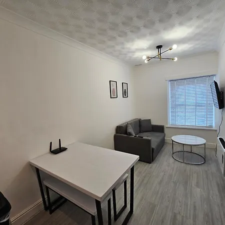 Modern & Stylish 1 Bedroom Flat In Bridgend Town Exterior foto