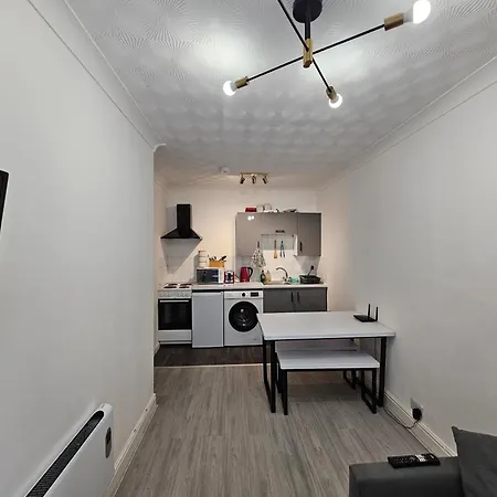 Modern & Stylish 1 Bedroom Flat In Bridgend Town Exterior foto