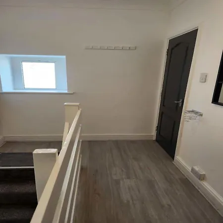 Modern & Stylish 1 Bedroom Flat In Bridgend Town Exterior foto