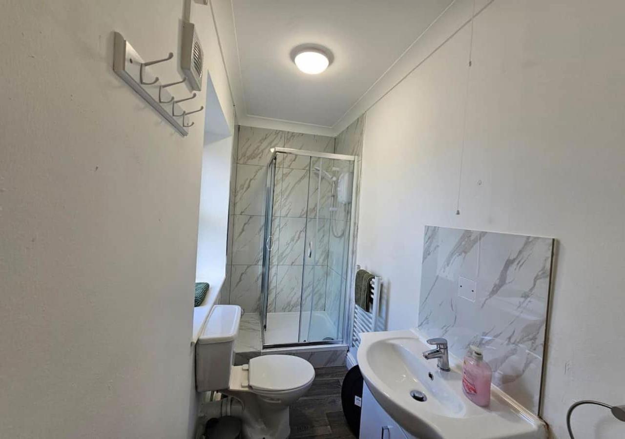 Modern & Stylish 1 Bedroom Flat In Bridgend Town Bridgend (Wales)