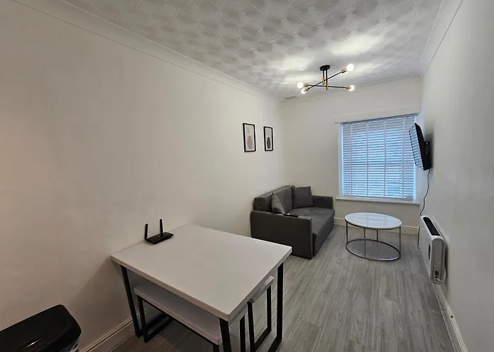 Modern & Stylish 1 Bedroom Flat In Bridgend Town