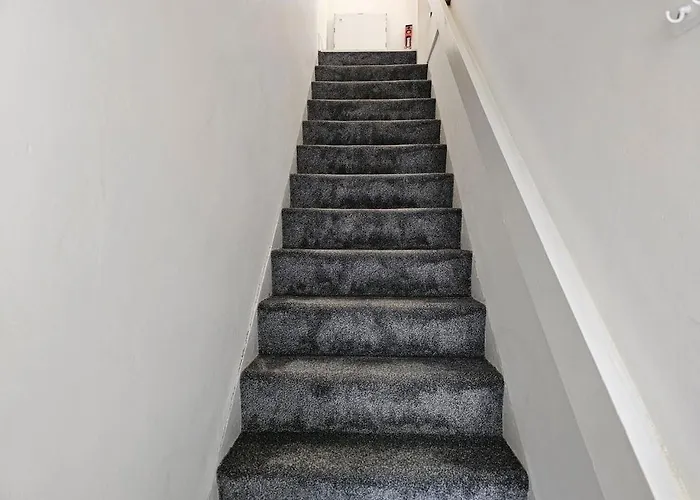 Modern & Stylish 1 Bedroom Flat In Bridgend Town
