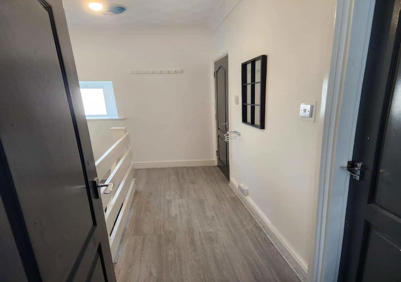 Modern & Stylish 1 Bedroom Flat In Bridgend Town Apartment Bridgend (Wales)