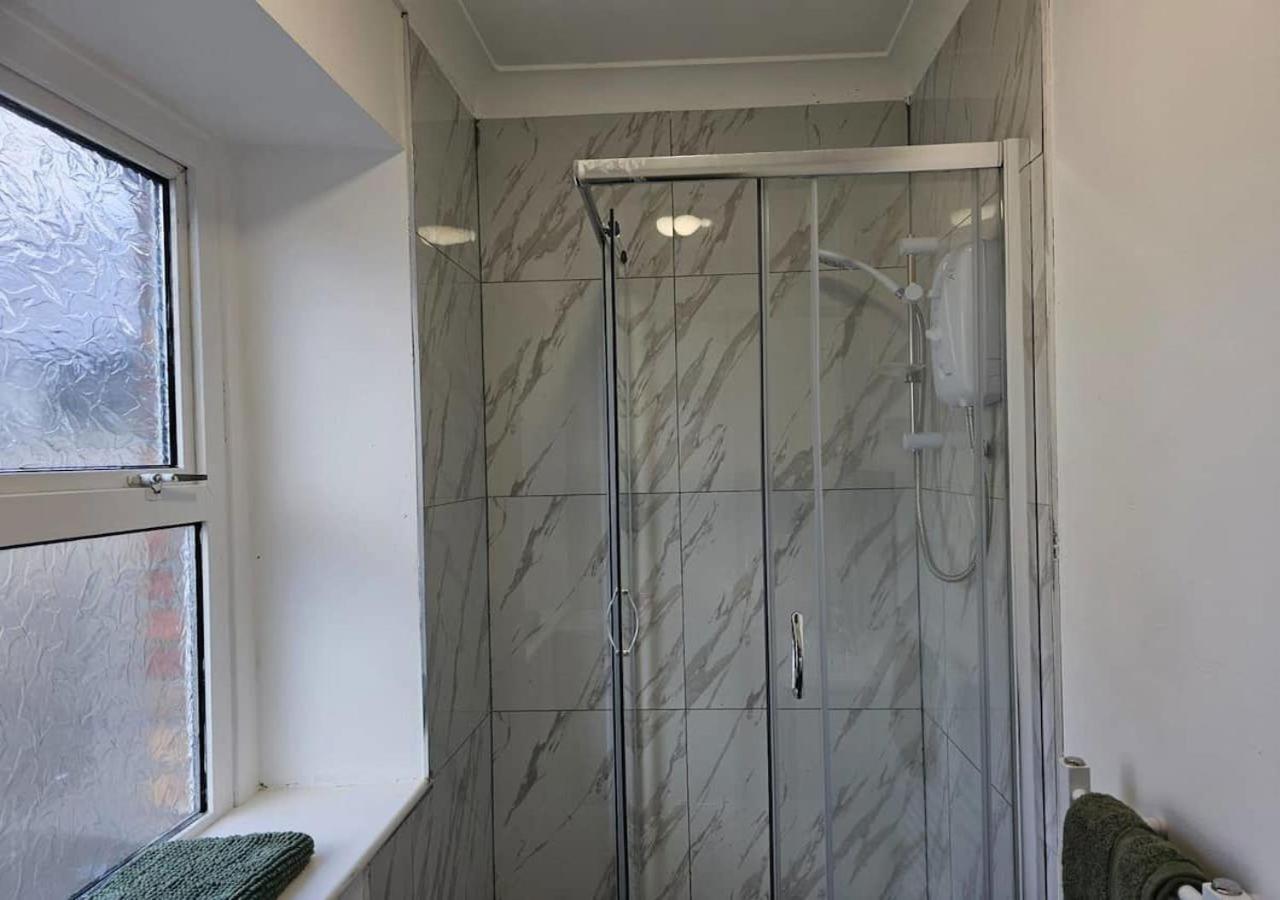 Modern & Stylish 1 Bedroom Flat In Bridgend Town * Bridgend (Wales)